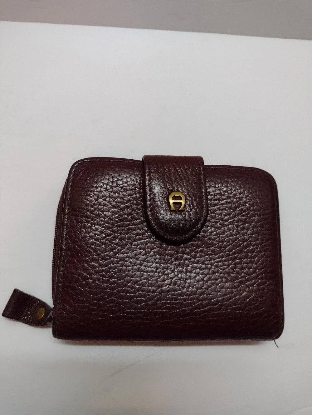 Etienne Aigner Genuine Leather Bi-Fold Wallet Oxblood Pebble Card Holder Logo - Picture 1 of 6